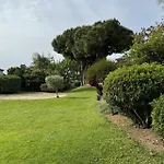 Superb In Provenzal With Pool דירה