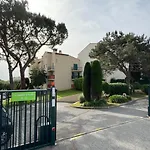 Superb In Provenzal With Pool דירה אנטיב