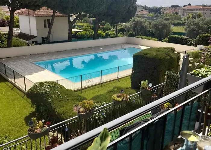 Superb In Provenzal With Pool * アンティーブ