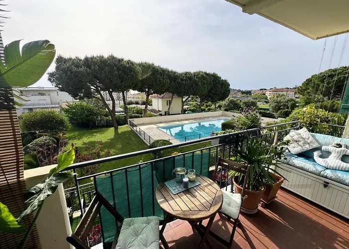 Superb In Provenzal With Pool * アンティーブ