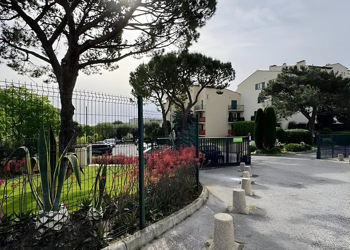 Superb In Provenzal With Pool * アンティーブ