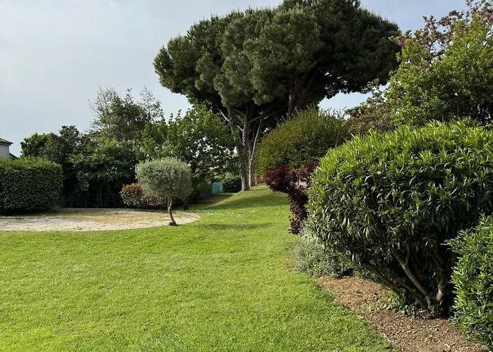 Superb In Provenzal With Pool アパート